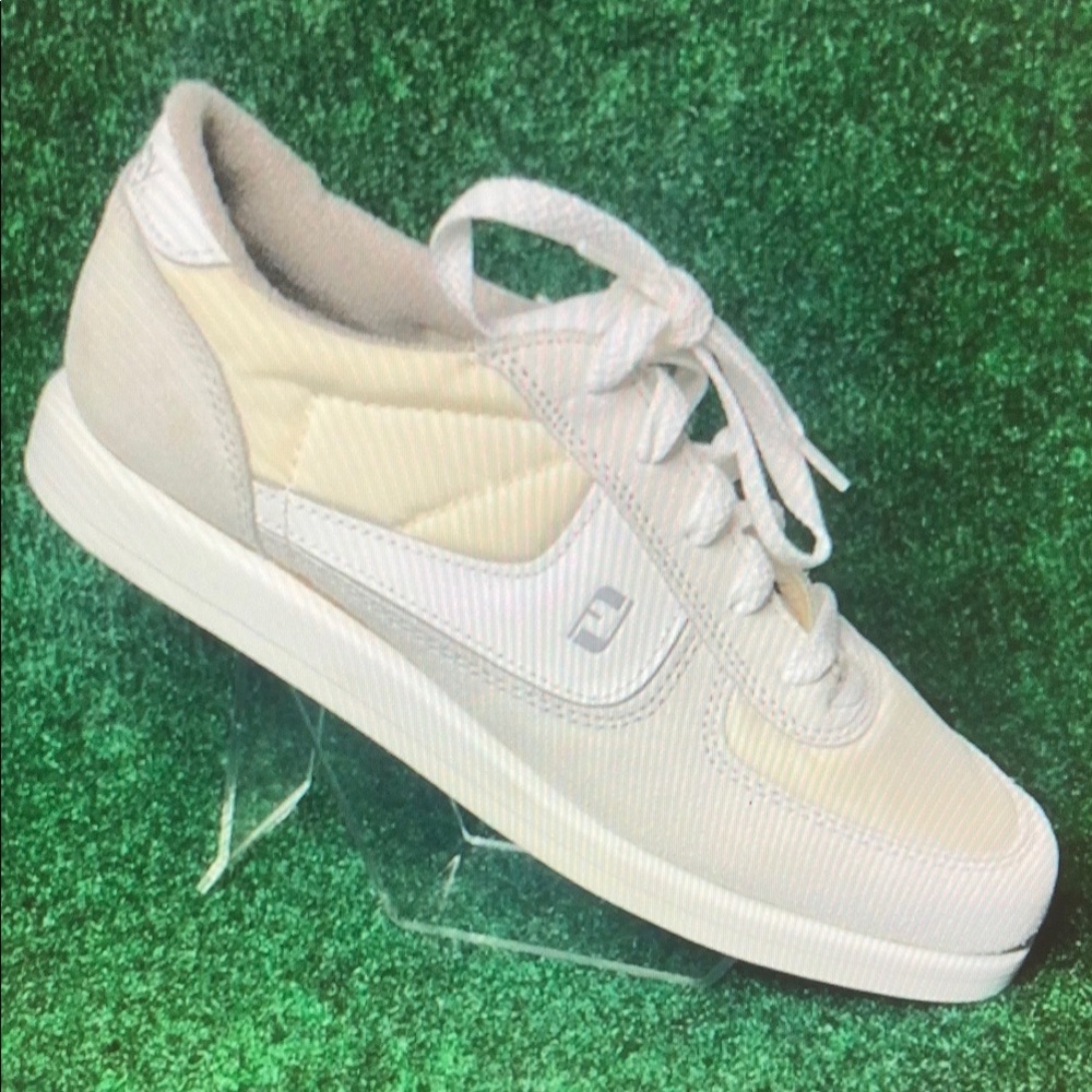 VNTG NEVER WORN Womens FootJoy SoftJoys II with screw in golf spikes! SZ 7.5 M